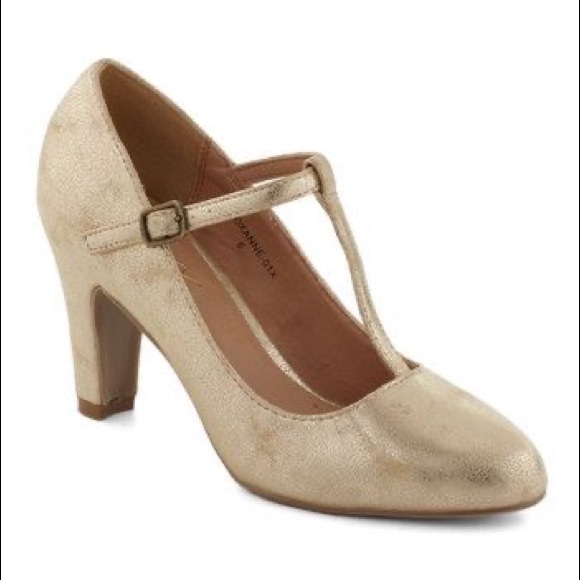 ModCloth Gold T-strap Heels - Picture 1 of 6